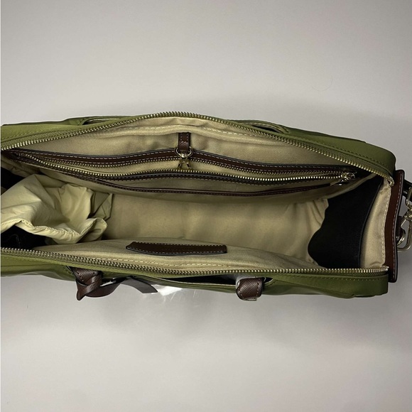 La Mansio olive green shoulder bag/backpack/versatile NWT - Picture 10 of 16